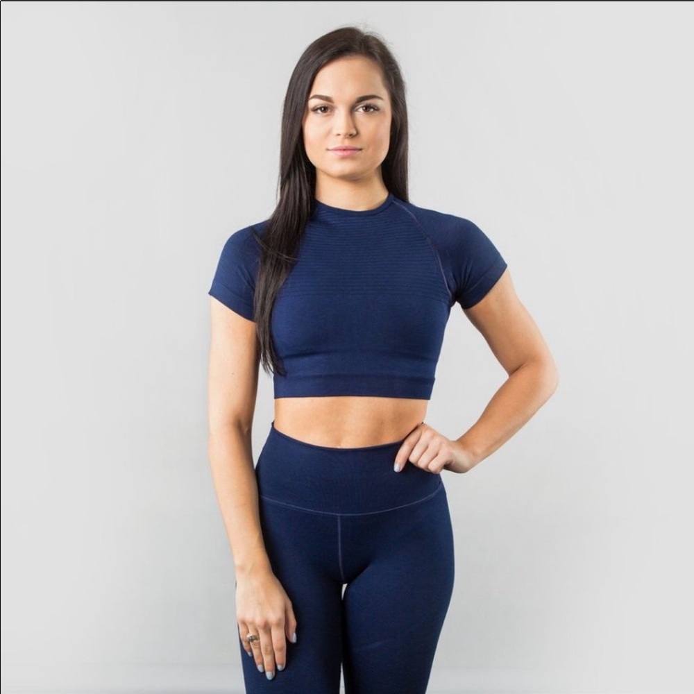 Alphalete crop top size small